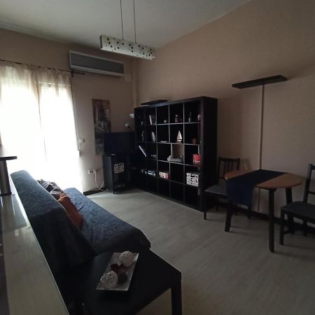 Modern Apartment, 5΄ Walk From Central Metro Station Athene Buitenkant foto