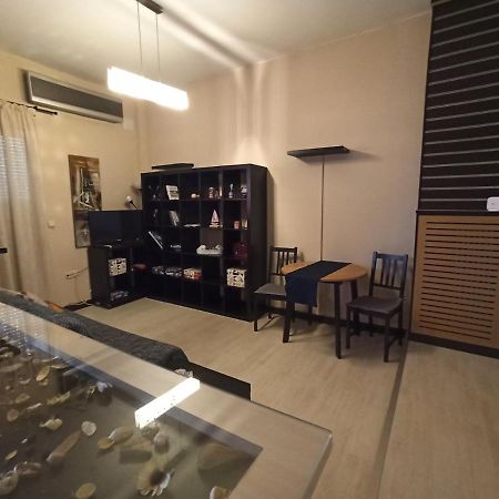 Modern Apartment, 5΄ Walk From Central Metro Station Athene Buitenkant foto