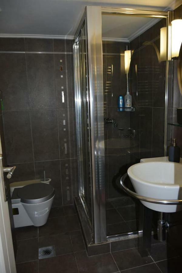 Modern Apartment, 5΄ Walk From Central Metro Station Athene Buitenkant foto
