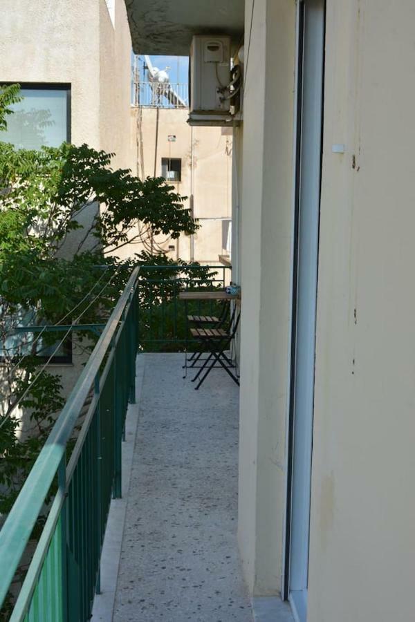 Modern Apartment, 5΄ Walk From Central Metro Station Athene Buitenkant foto