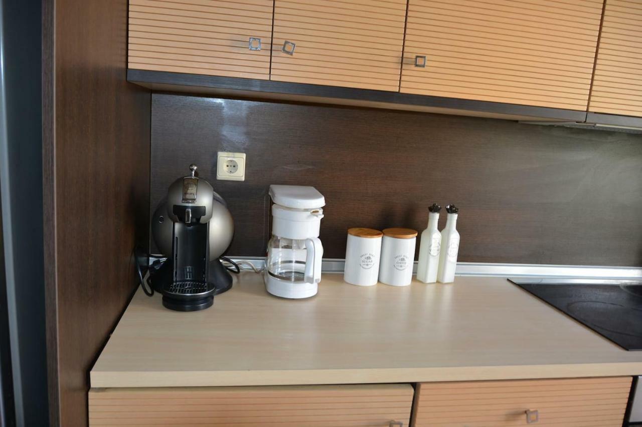 Modern Apartment, 5΄ Walk From Central Metro Station Athene Buitenkant foto