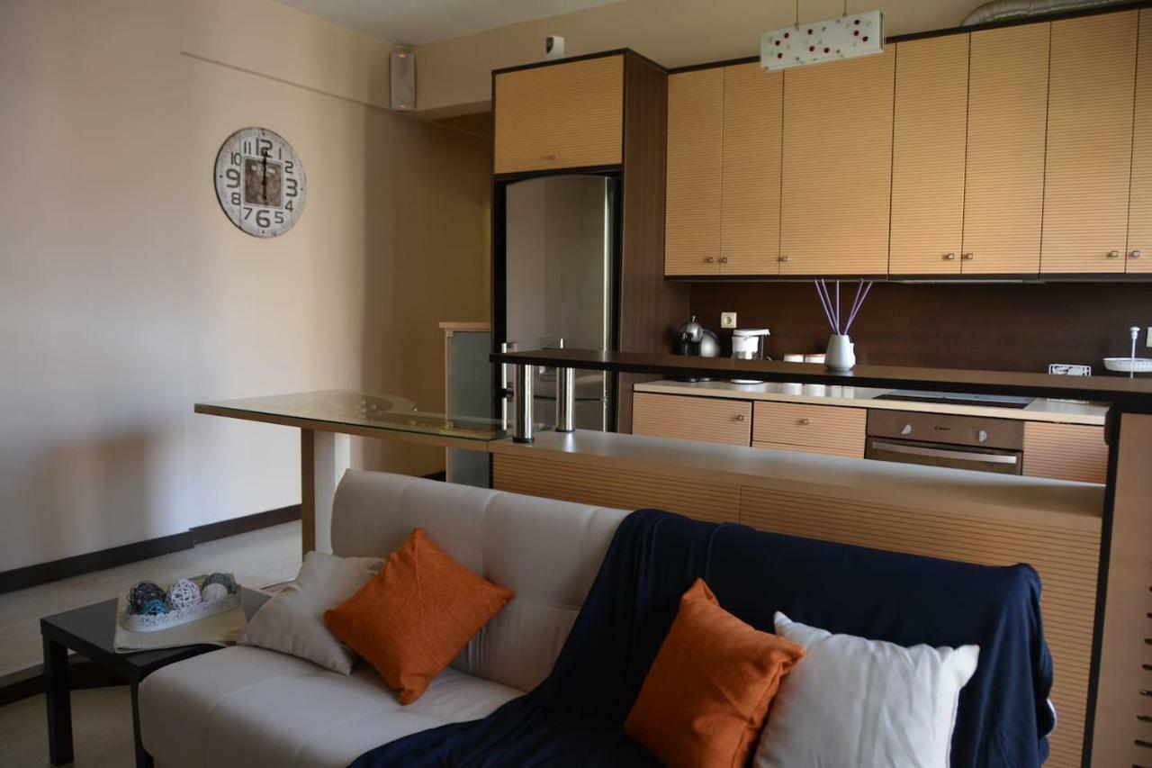 Modern Apartment, 5΄ Walk From Central Metro Station Athene Buitenkant foto