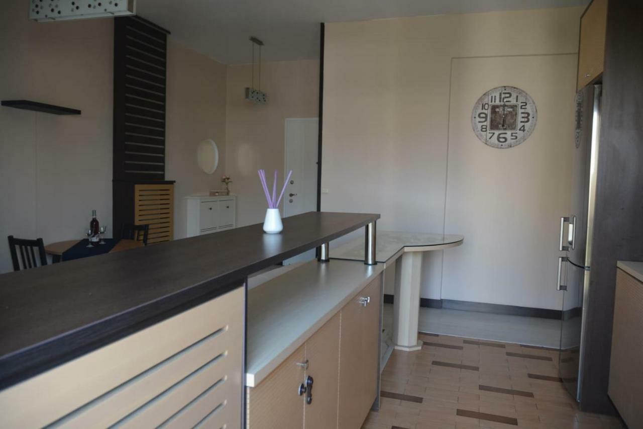 Modern Apartment, 5΄ Walk From Central Metro Station Athene Buitenkant foto