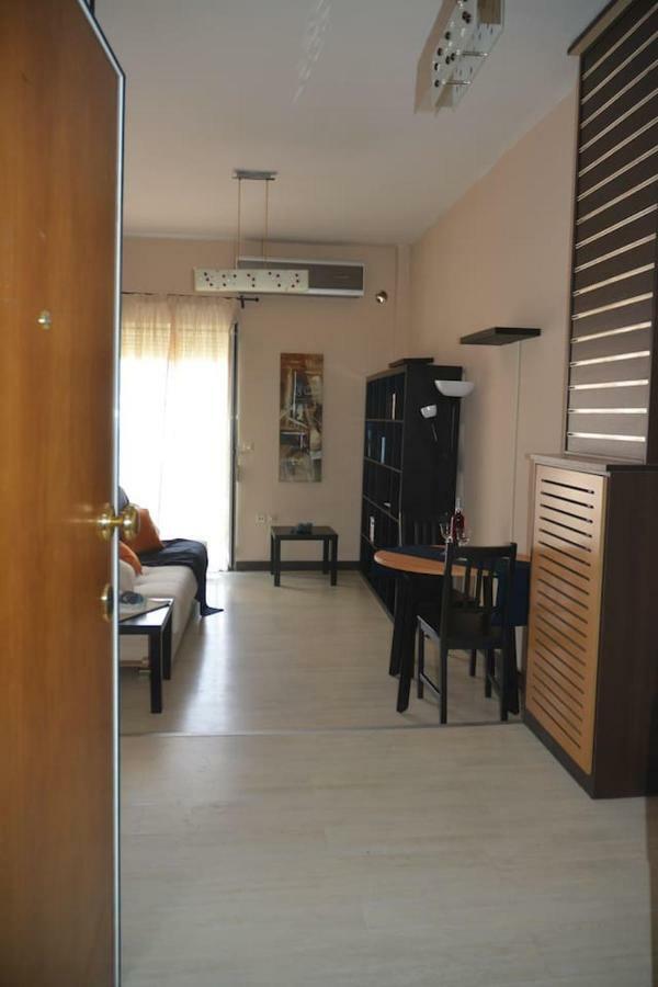 Modern Apartment, 5΄ Walk From Central Metro Station Athene Buitenkant foto